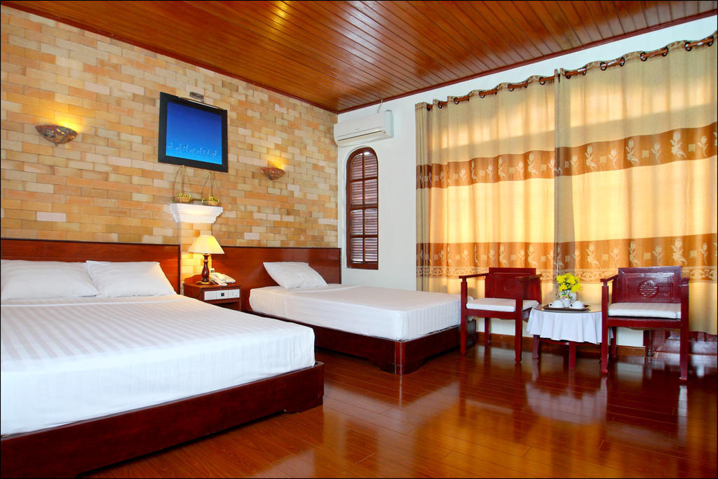 Nhi Trung Hotel Hoi An Rum bild